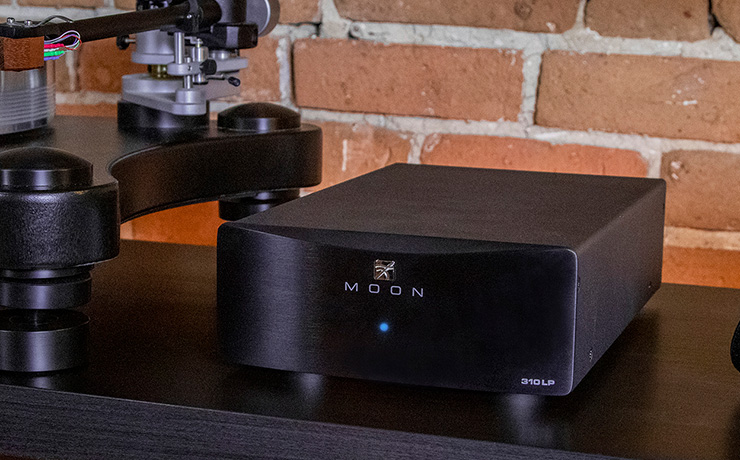 MOON 310LP on a wooden unit with a turntable beside it