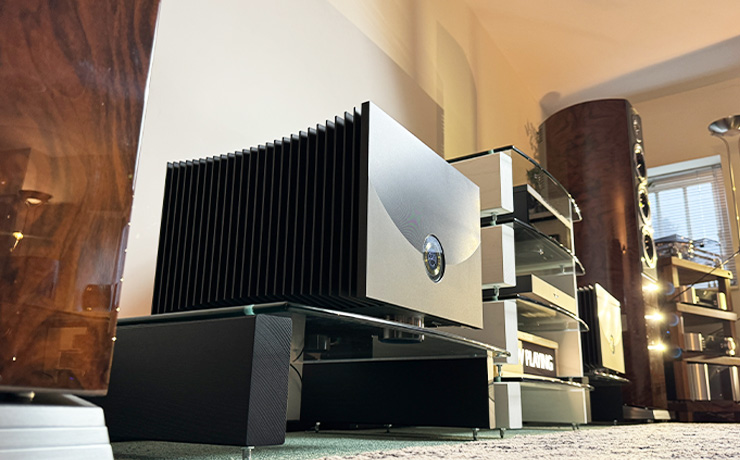 Linn Klimax Solo 800 at ripcaster with other HiFi equipment