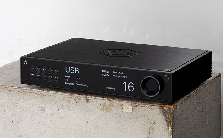 HiFi Rose RD160 DAC in black standing on a concrete plinth