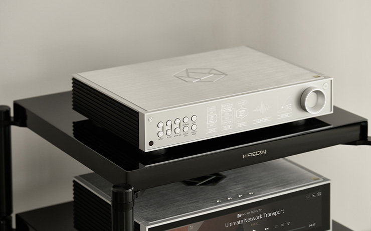 The HiFi Rose RD160 in silver on the top shelf of a HiFi unit