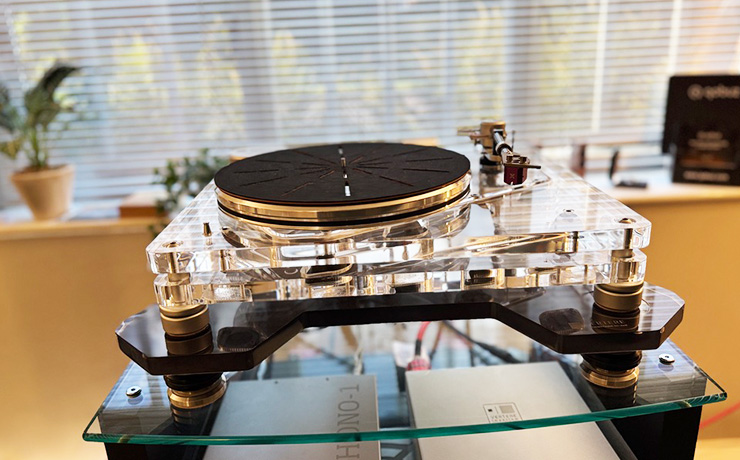 Vertere MG-1 Turntable on a Vertere ISO Shelf in the ripcaster showroom