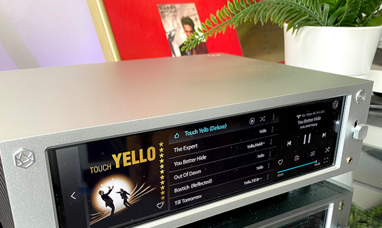 HiFi Rose RS201E Streamer, DAC and amplifier in silver showing Yello on the screen