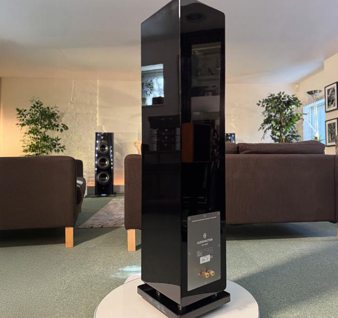 Audiovector QR5 Loudspeaker in black