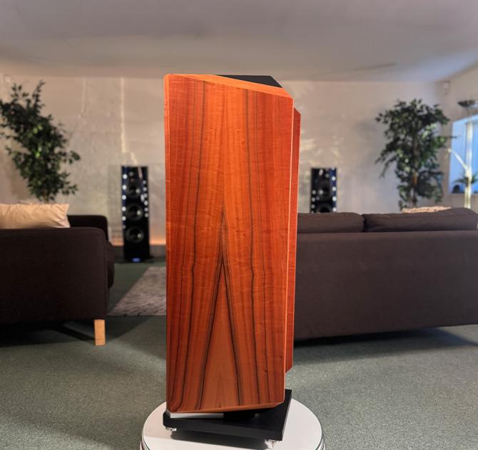 Kudos Titan 707 - Tineo