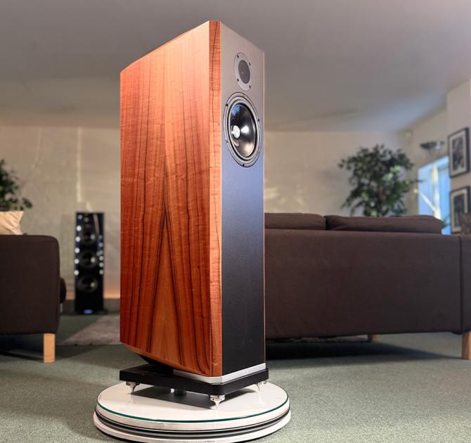 Kudos Titan 707 - Tineo