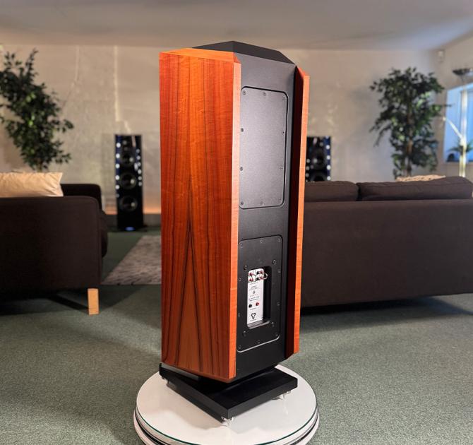 Kudos Titan 707 - Tineo