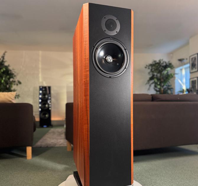 Kudos Titan 707 - Tineo