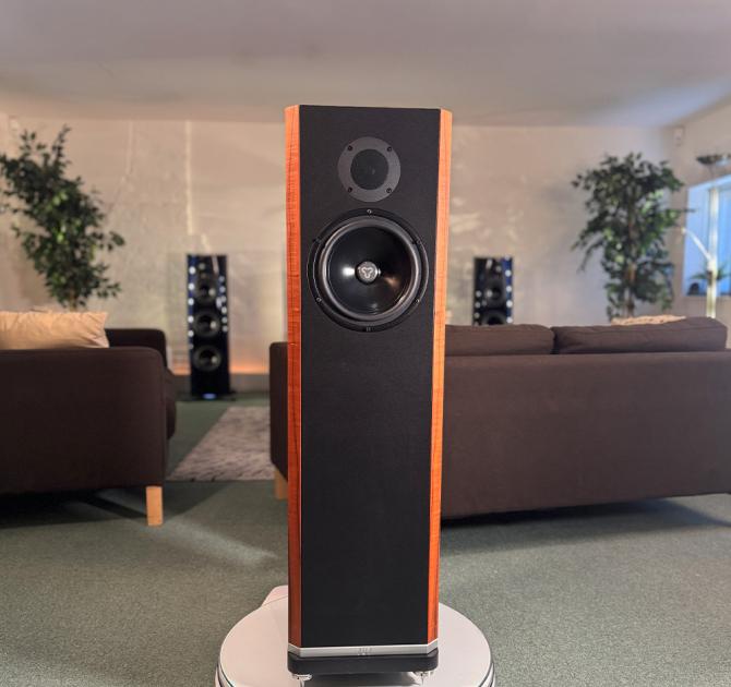Kudos Titan 707 - Tineo