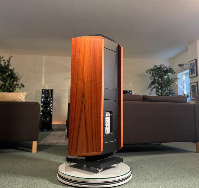 Kudos Titan 707 - Tineo