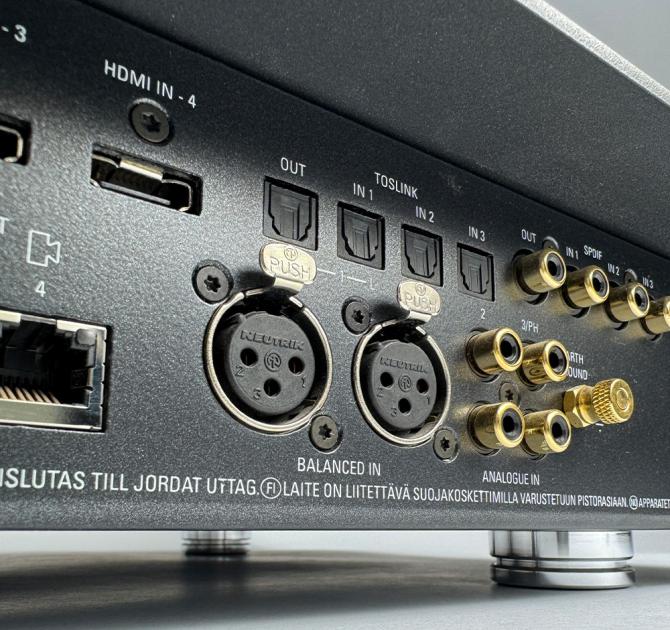 Linn Akurate Exakt DSM in black