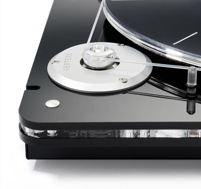 Vertere DG-X Turntable in black close-up
