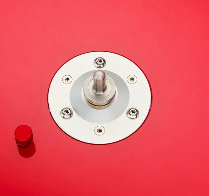 Vertere DG-X Turntable in red - close-up of the switch