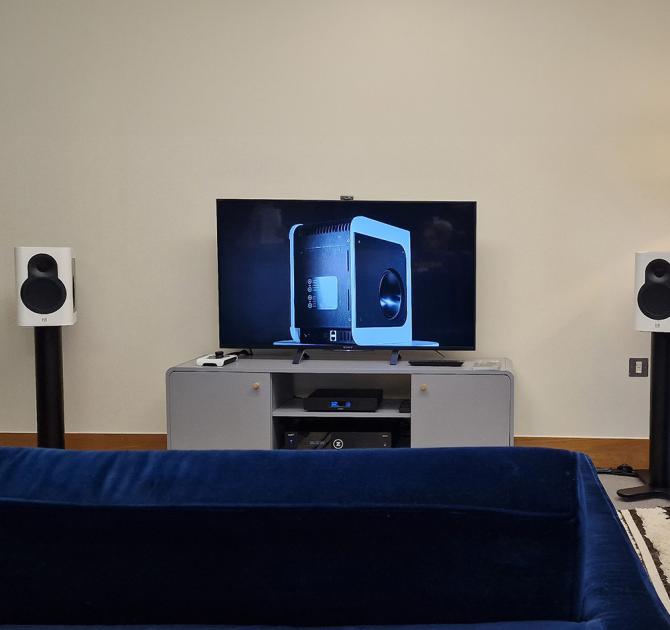 Kii Seven Speaker in a living space