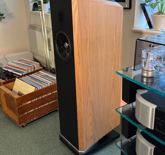 Ex-Demo Kudos Titan 707 - Oak