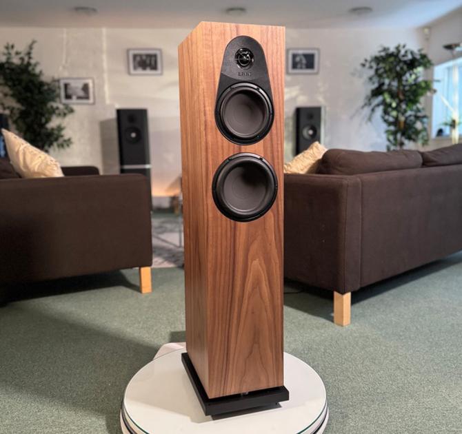 Linn 150 speaker in walnut at ripcaster