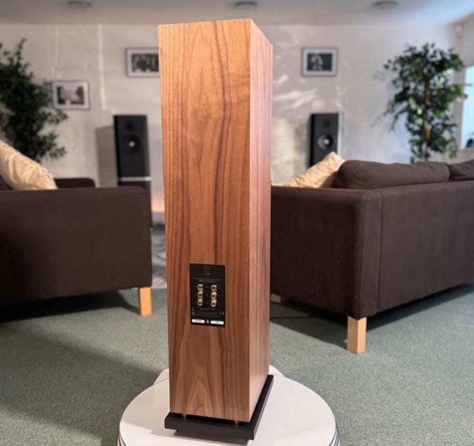 Linn 150 speaker in walnut at ripcaster