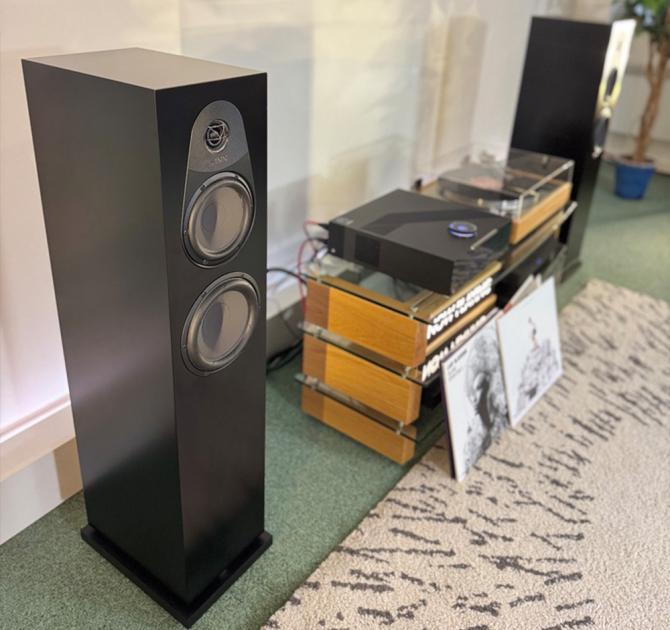 Linn 150 speaker at ripcaster with a DSM and LP12 between the two speakers