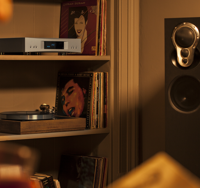 Linn Akurate DSM in a living room on a shelf above an LP12.
