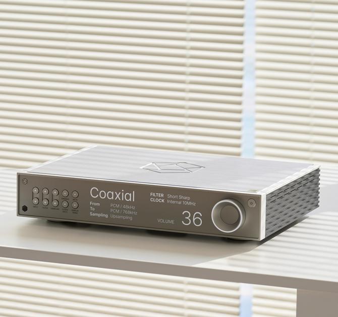 HiFi Rose RD160 DAC in silver on a table