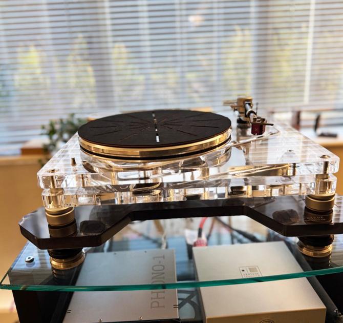 Vertere MG-1 MKII Magic Groove Turntable on a Vertere ISO Shelf at the ripcaster showroom