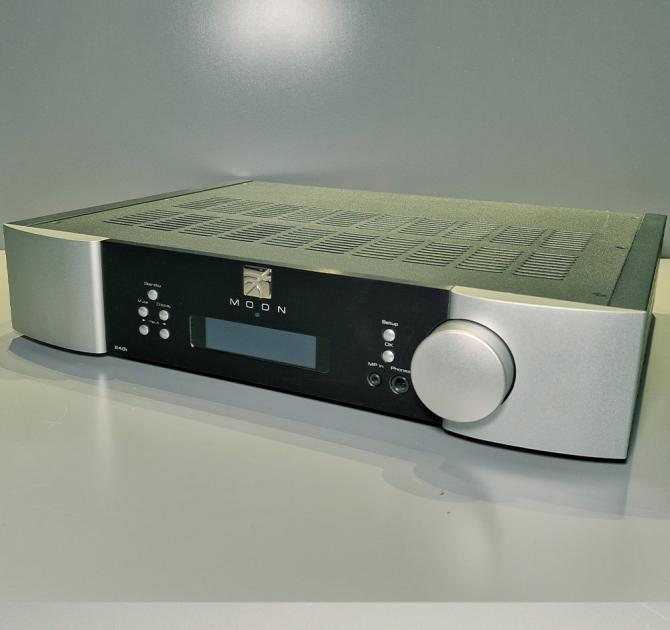 Ex-Demonstration Moon 240i Integrated Amplifier