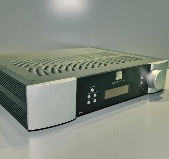 Ex-Demonstration Moon 240i Integrated Amplifier