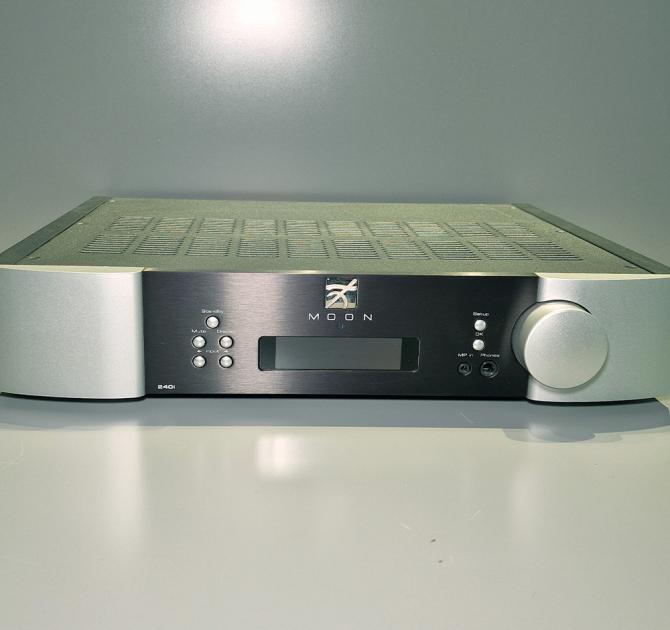 Ex-Demonstration Moon 240i Integrated Amplifier