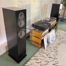 Linn 150 speaker at ripcaster with a DSM and LP12 between the two speakers