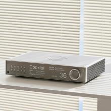 HiFi Rose RD160 DAC in silver on a table