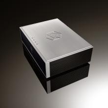 HiFi Rose RS151 Streamer/DAC in silver - view of the top with the logo.